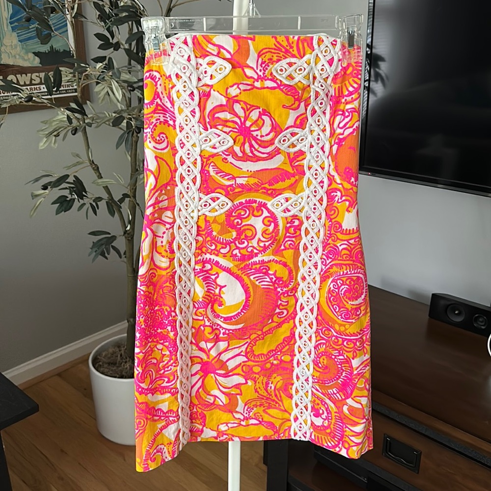 Lilly Pulitzer orange and pink strapless embroidered shift dress. Size 6